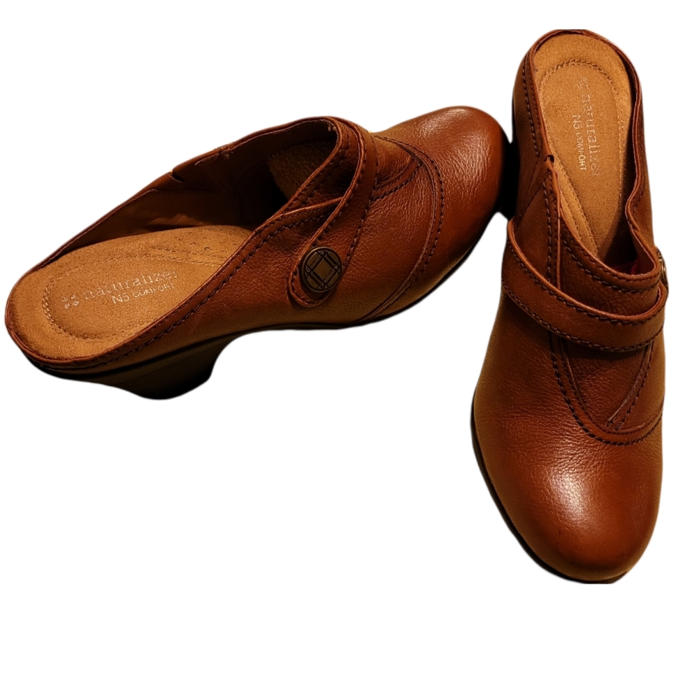 Naturalizer Clogs
